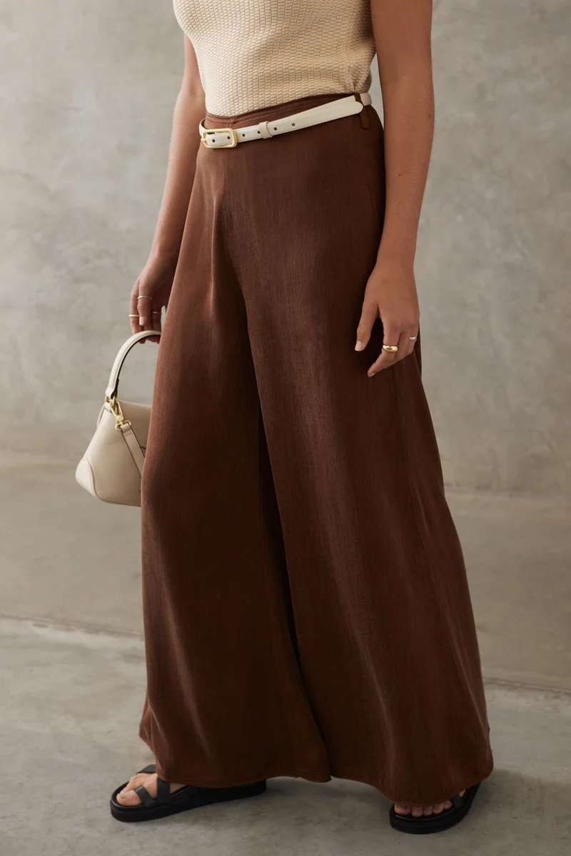 1571A_CO_EMILIA_PANTS_COCONUT_1856copy_55107c8e-4b69-4f13-aa13-715f77a43050.jpg