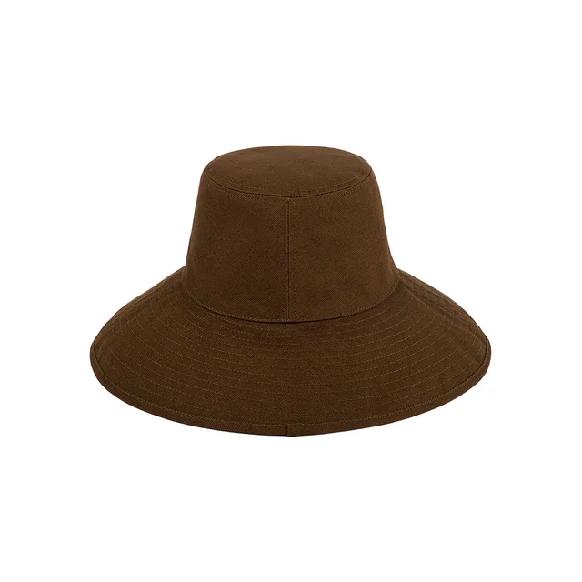 Holiday-Bucket-Brown-Canvas-3-Isolate.webp