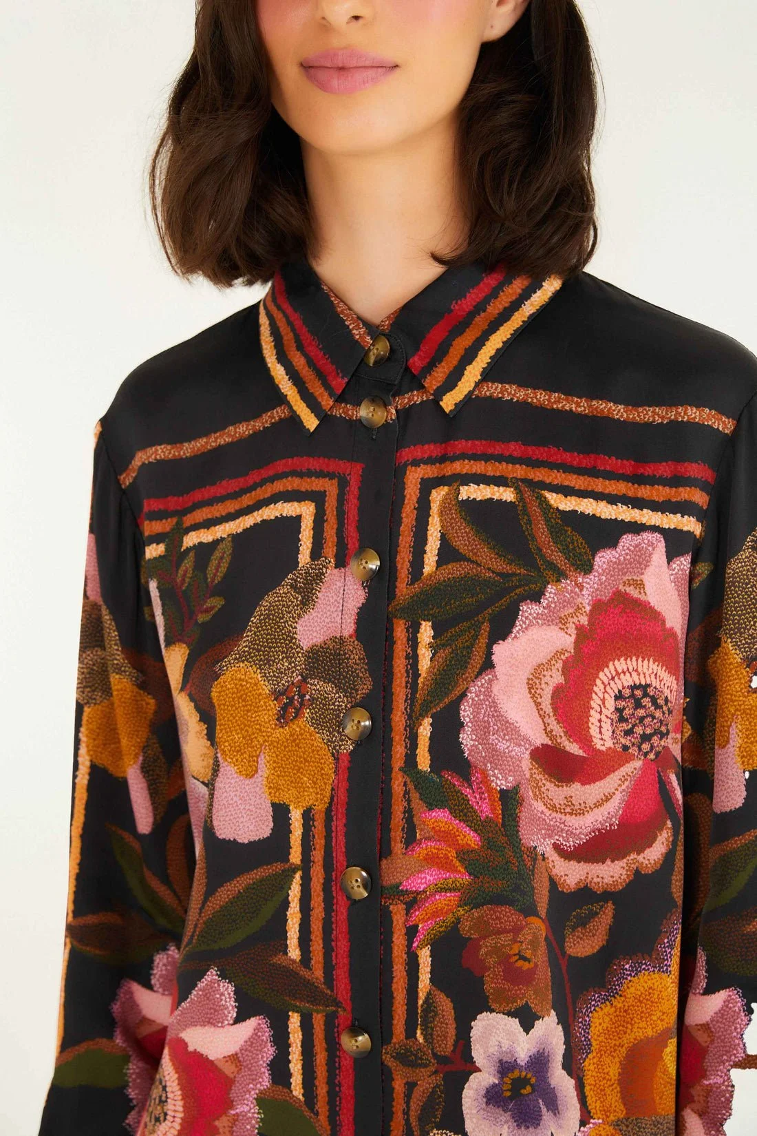 farm-rio-black-chenille-flowers-lenzing-ecovero-viscose-shirt_340527_2.jpg