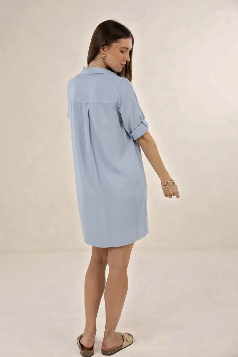 remy-shirt-dress-blue-haze-humidity-lifestyle1.webp