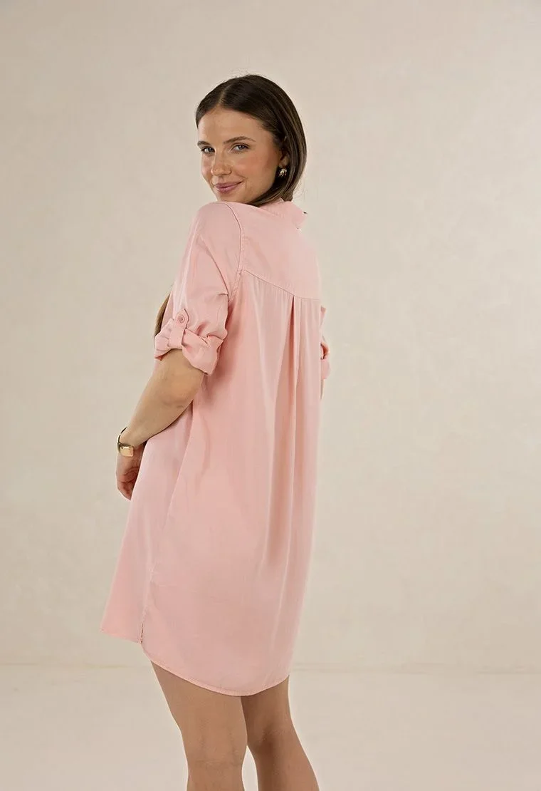 remy-shirt-dress-peony-humidity-lifestyle2.webp