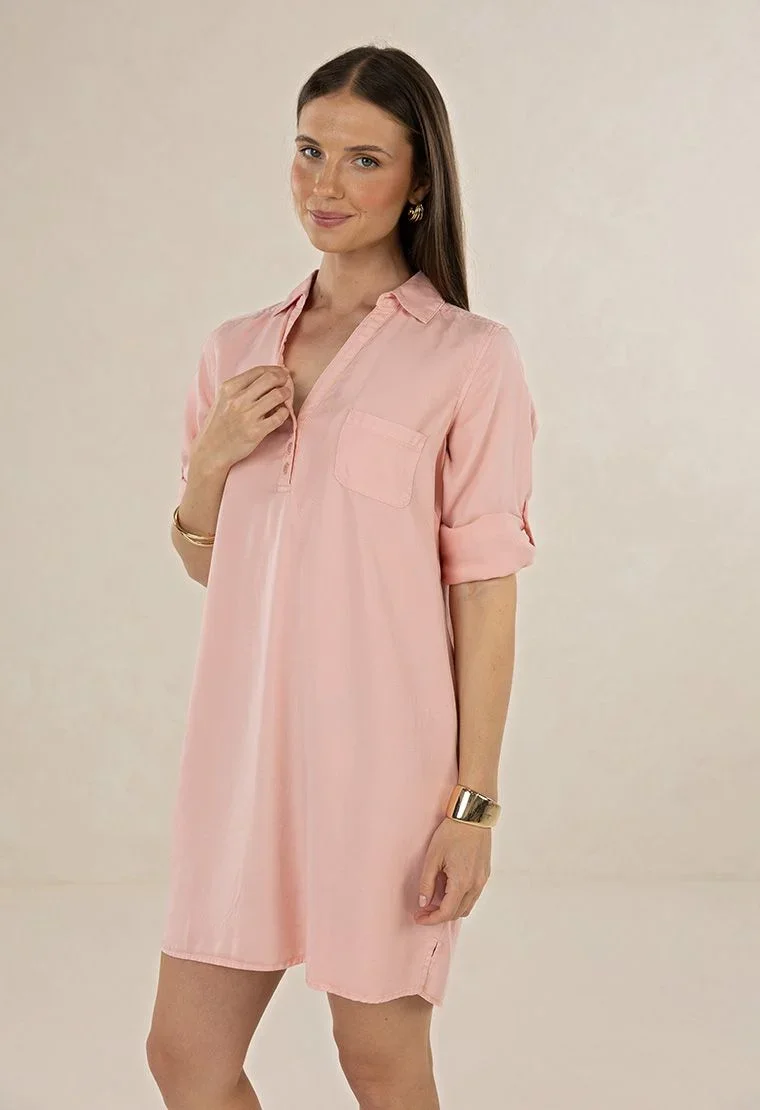 remy-shirt-dress-peony-humidity-lifestyle.webp