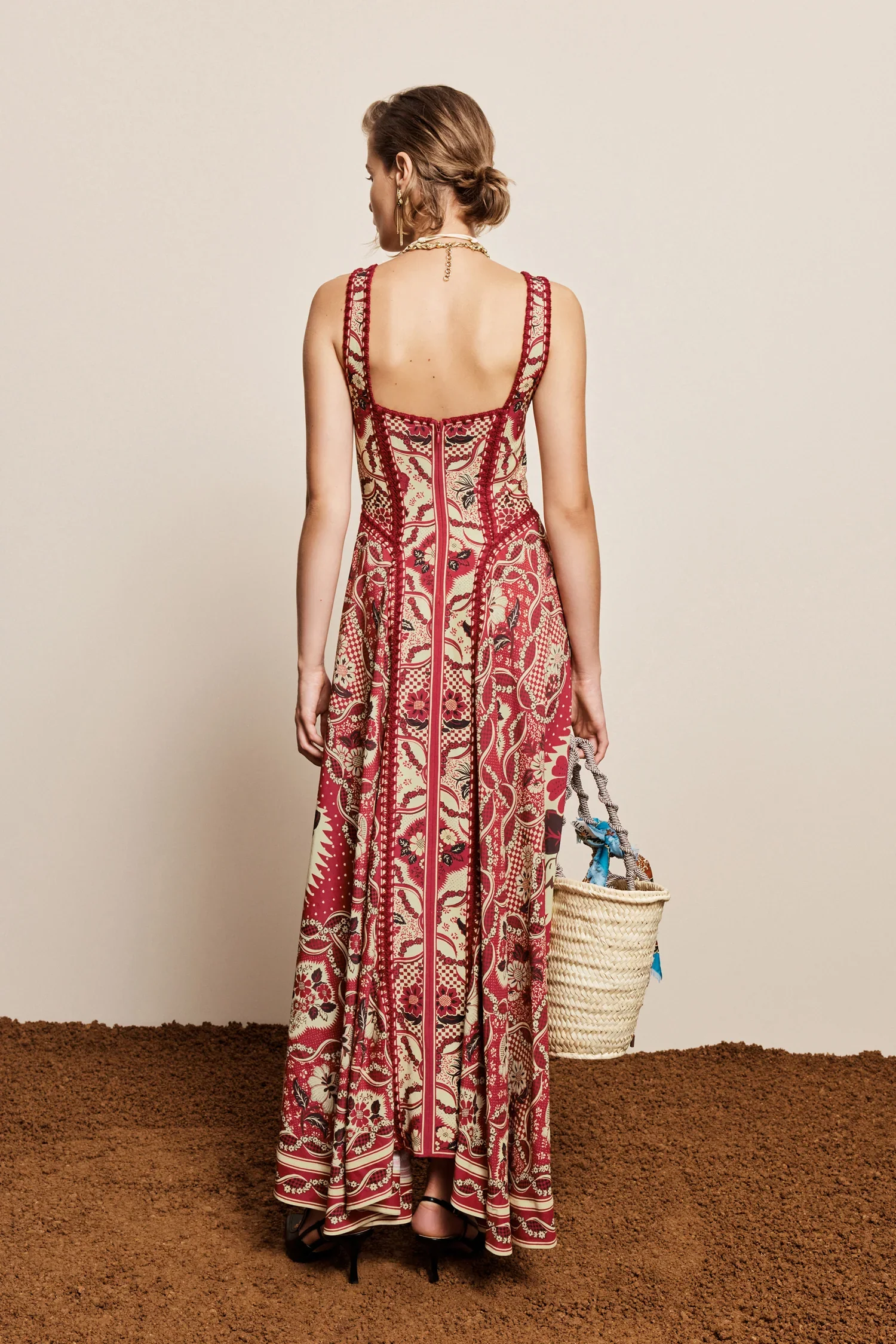 alemais-kenny-midi-dress4.webp