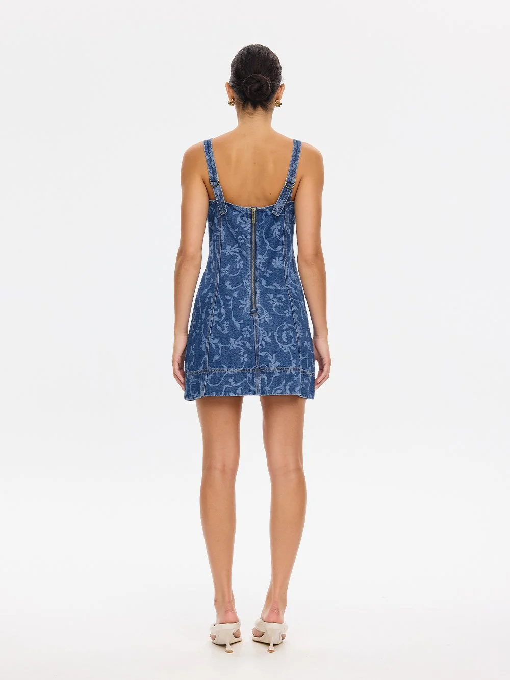 M144ELI_Oriana-Denim-Dress_Elina_3.jpg