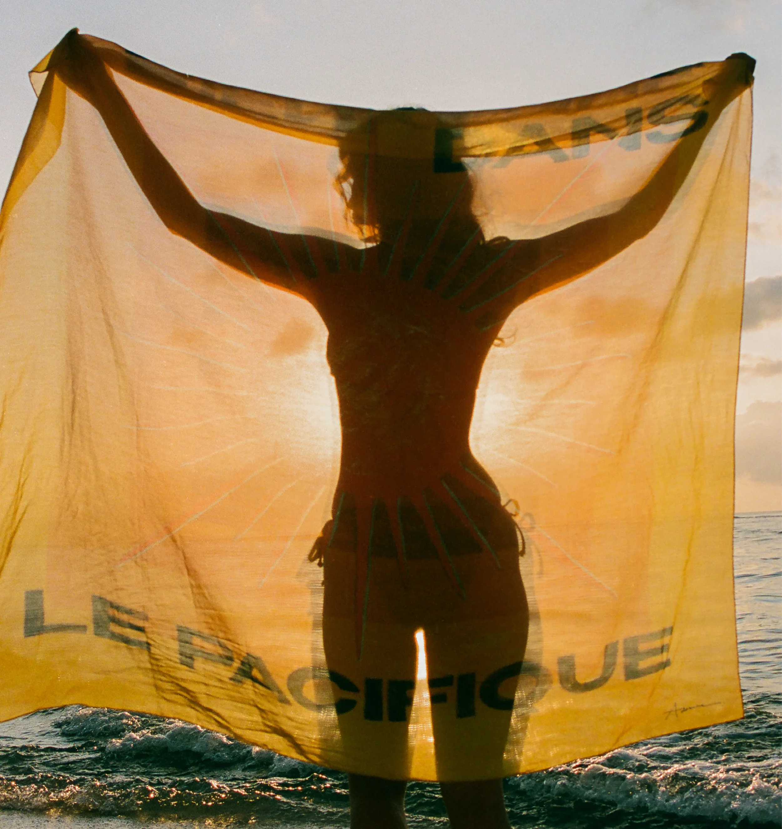 24_Atlas_HolidayWear_PacificSun_Sarong_2.webp
