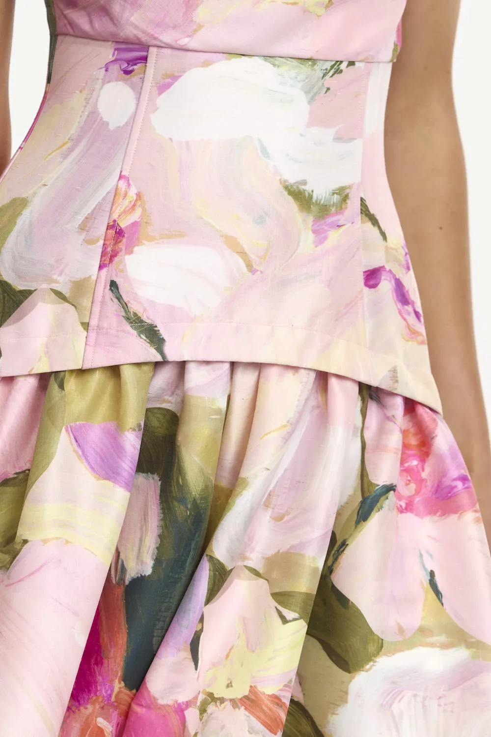D2-AL2604262D-PRT_REEVE_MAXI_DRESS-GARDEN_AFTERNOON-4_2048x.webp