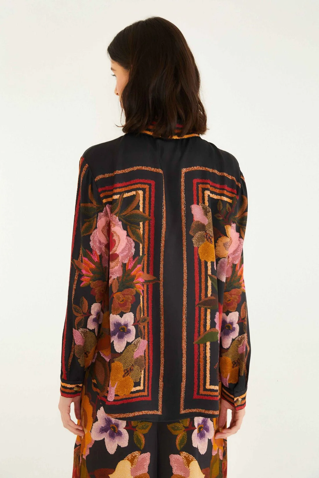 farm-rio-black-chenille-flowers-lenzing-ecovero-viscose-shirt_340527_3.jpg