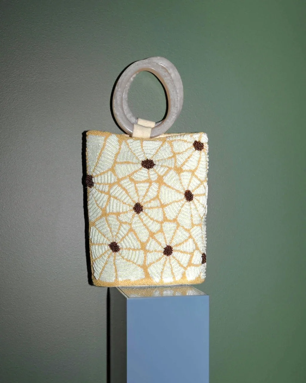 the-hold-still-bloom-artisan-beaded-bag-floral-resin-handle-17.webp