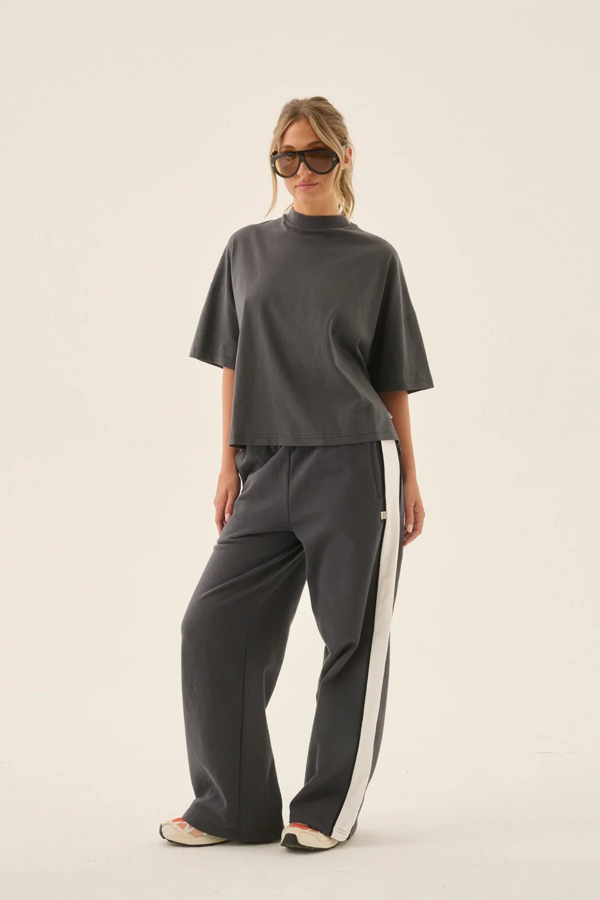 Palmera-Oversized-Tee-Washed-Black-ARAMINTA-JAMES4.webp