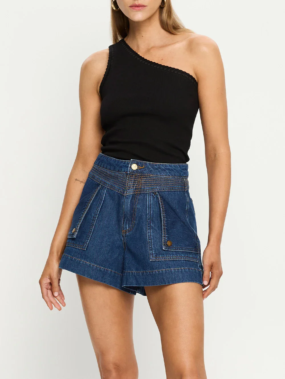 KIVARI_CELENE_SHORT.webp