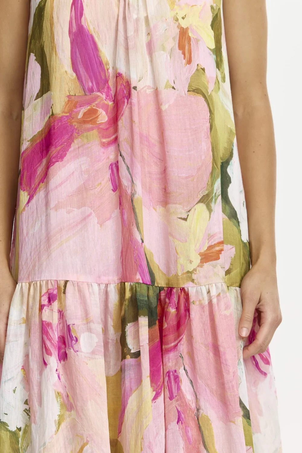 D2-AS2604260D-PRT_REEMAN_MAXI_DRESS-GARDEN_AFTERNOON-4_2048x.webp
