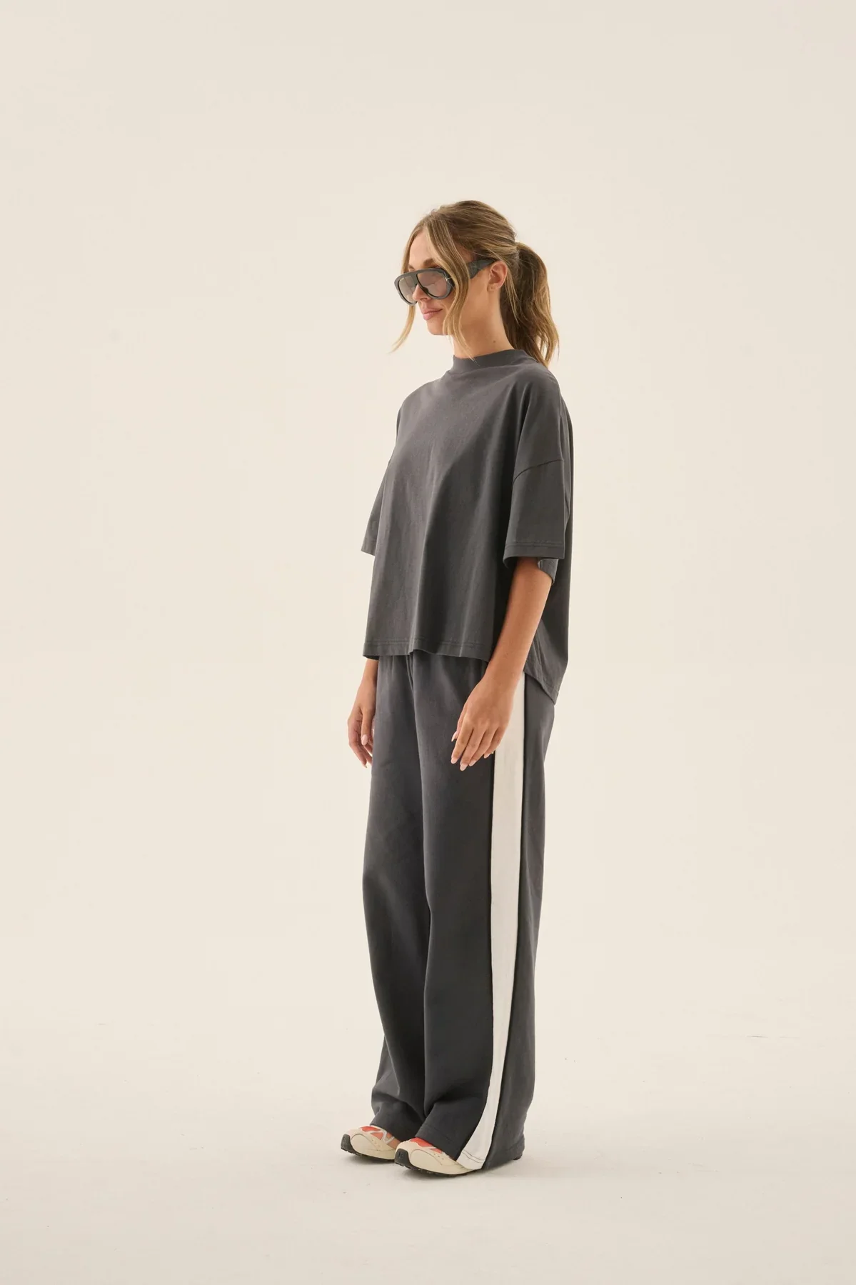 Palmera-Oversized-Tee-Washed-Black-ARAMINTA-JAMES5.webp