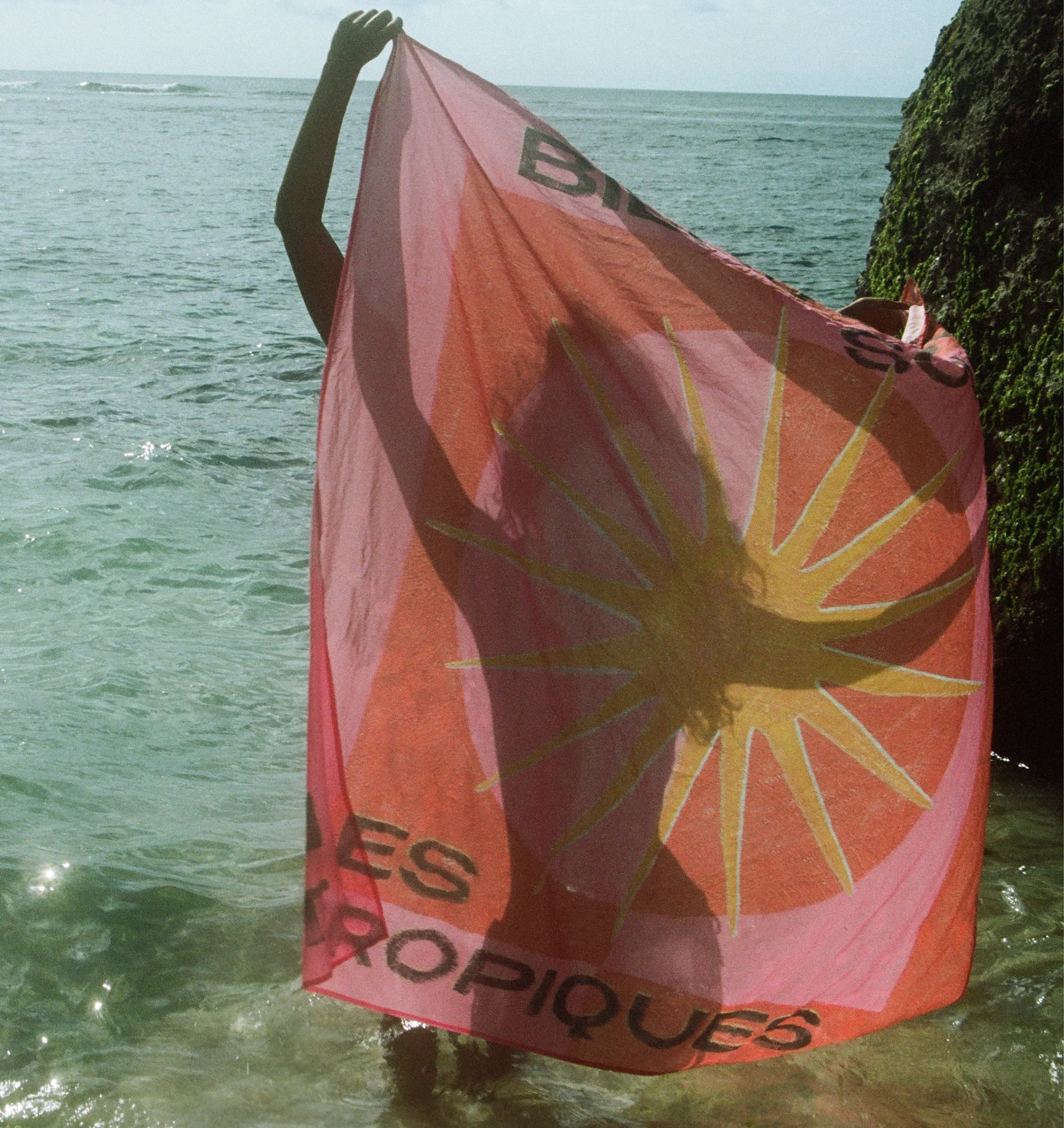 24_Atlas_HolidayWear_TropicSun_Sarong_2.webp