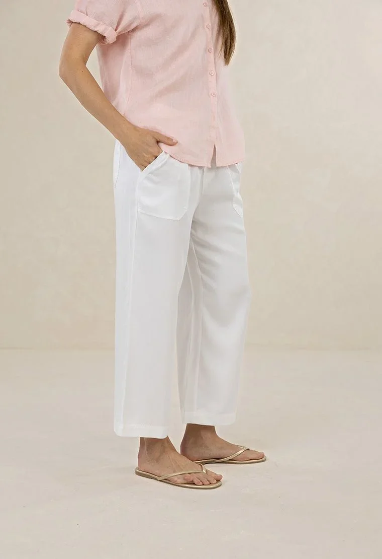 Varga-pant-white-humidity-lifestyle1.webp
