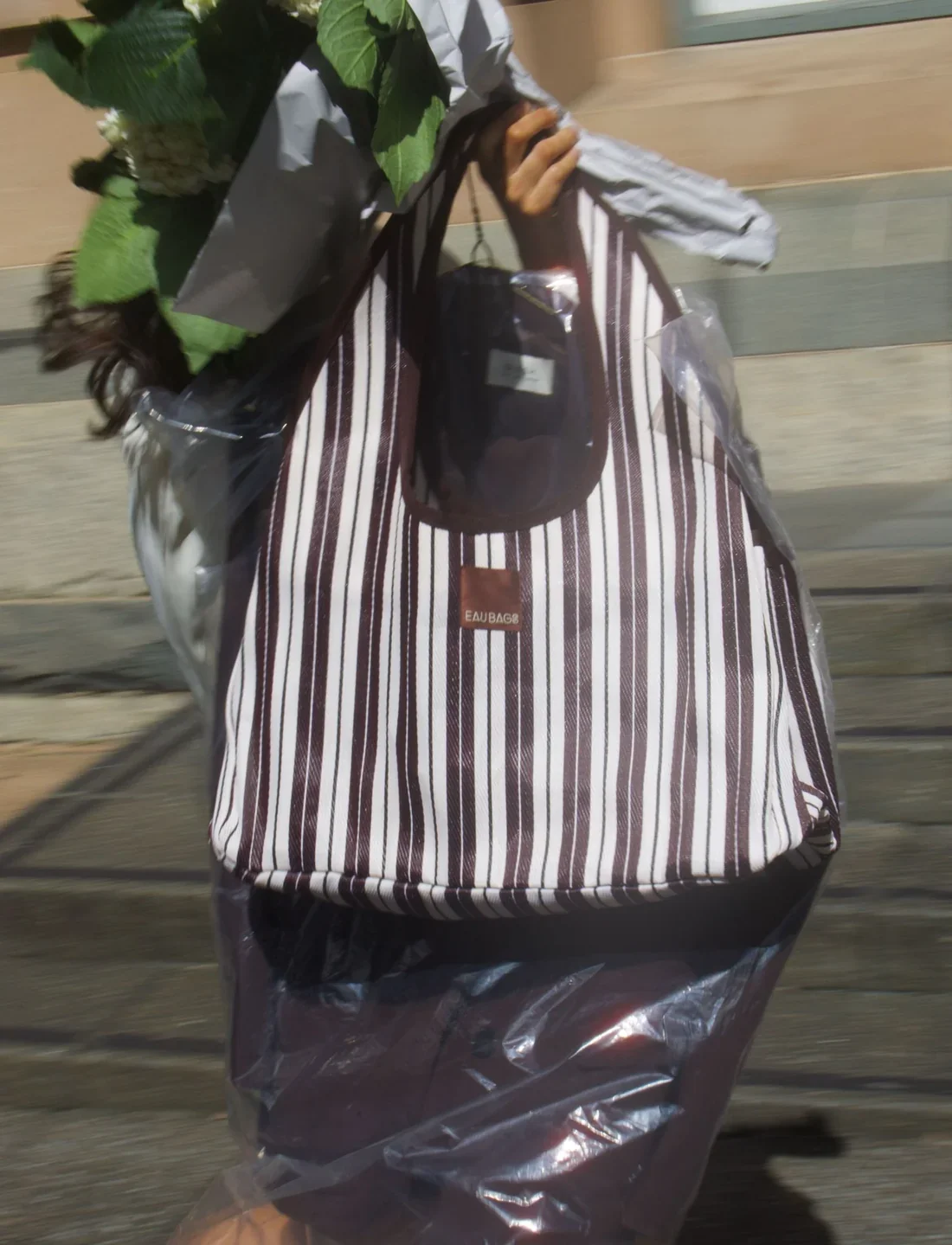 EAU_BAGS_Home_Soleil_Lifestyle_Flowers.webp