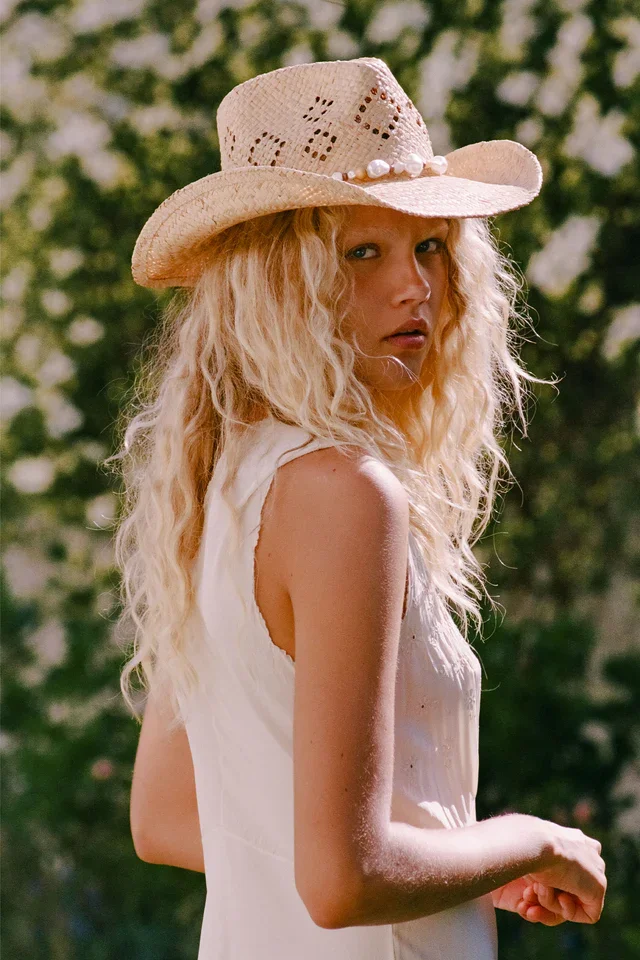 sol-cowboy-lifestyle-3.webp