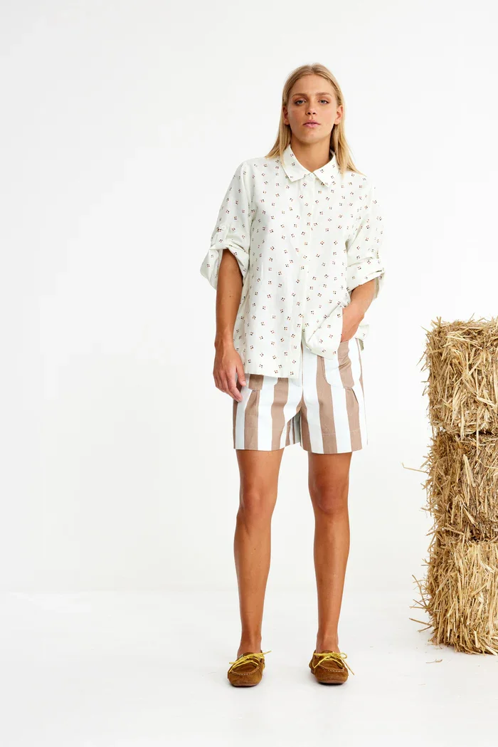 BBSS2568A_CARROTS_AND_APPLES_SHORTS_01.webp