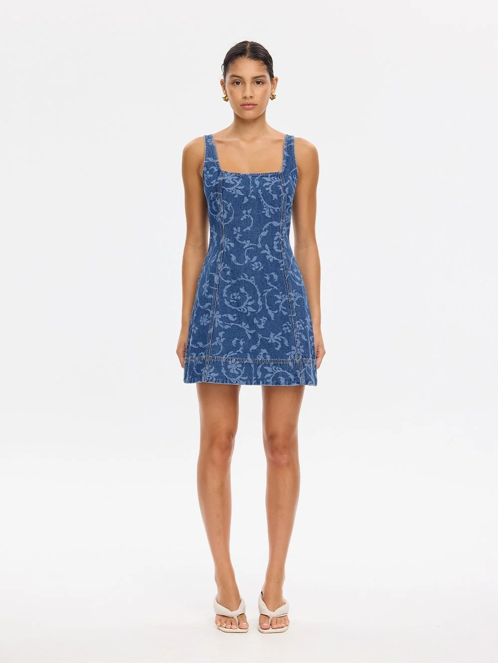 M144ELI_Oriana-Denim-Dress_Elina_1.jpg