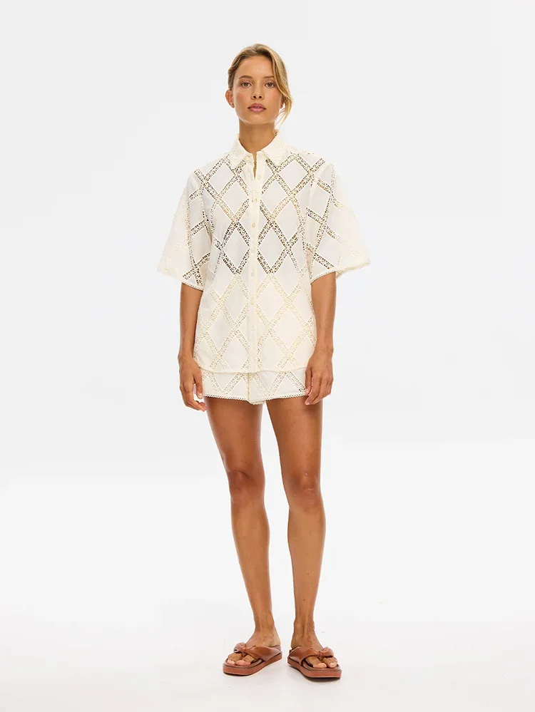EDIT-T161IIVO-Izzy-Shirt-Ivory-06_629e4801-b234-46a5-869a-b425cbdecbd8.webp