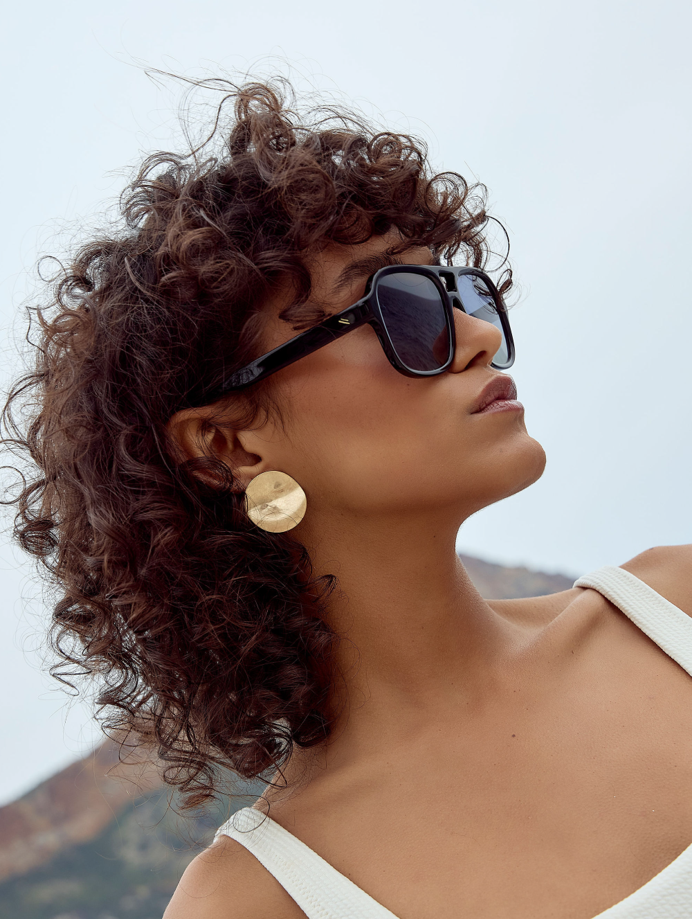 BASK_EYEWEAR_POLARISED_SUNNIES_Blake-Black-Lifestyle2.png