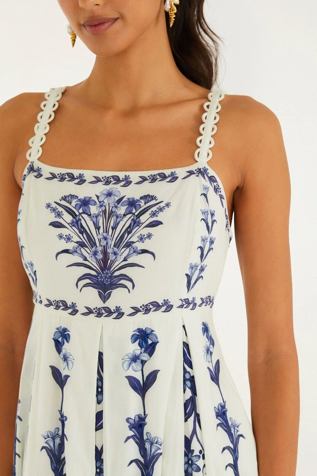 farm-rio-off-white-flowers-arch-pleats-maxi-dress_355503_3.jpg