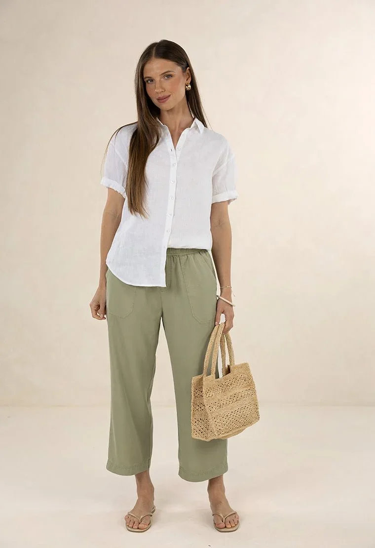 Varga-pant-khaki-humidity-lifestyle.webp