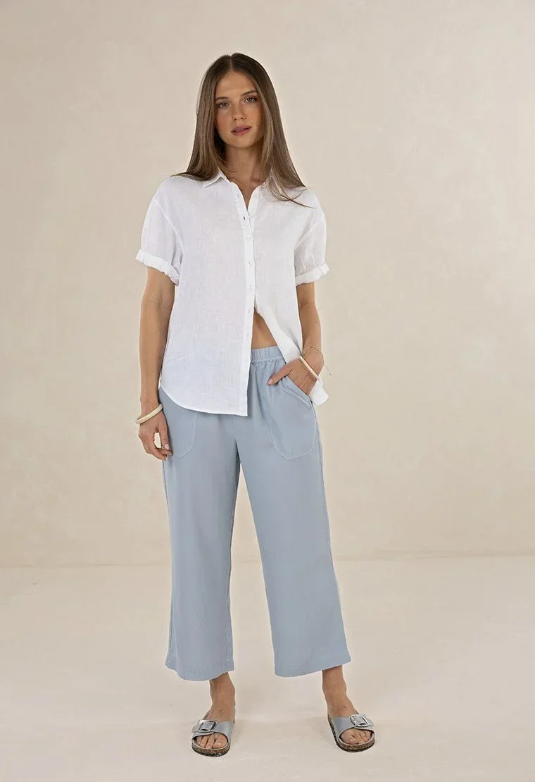 Varga-pant-blue-haze-humidity-lifestyle.webp