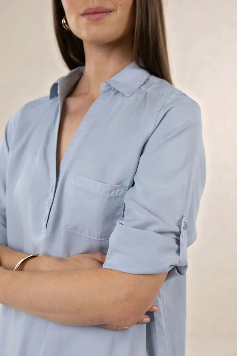 remy-shirt-dress-blue-haze-humidity-lifestyle2.webp
