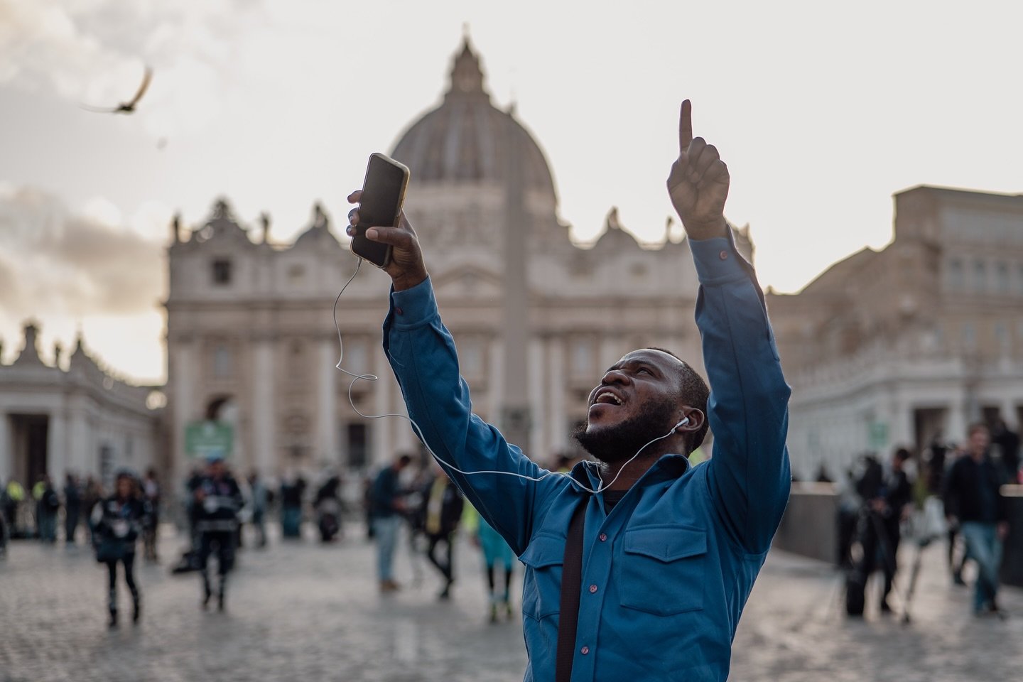 The atmosphere at the Vatican during the Pope&rsquo;s funeral was powerful &mdash; filled with silence, prayer, emotion, but also moments of human connection, smiles, and even laughter among strangers. A unique mix of reverence and life itself.

I wo