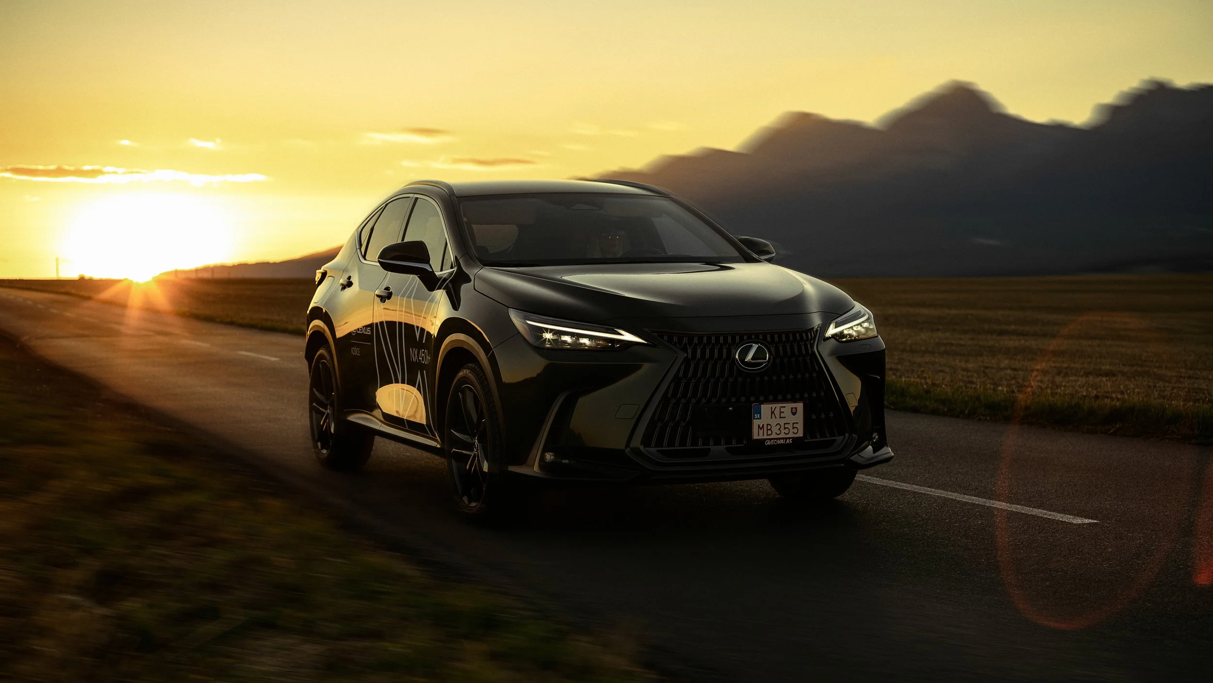 Lexus a Leica – Elegancia na cestách