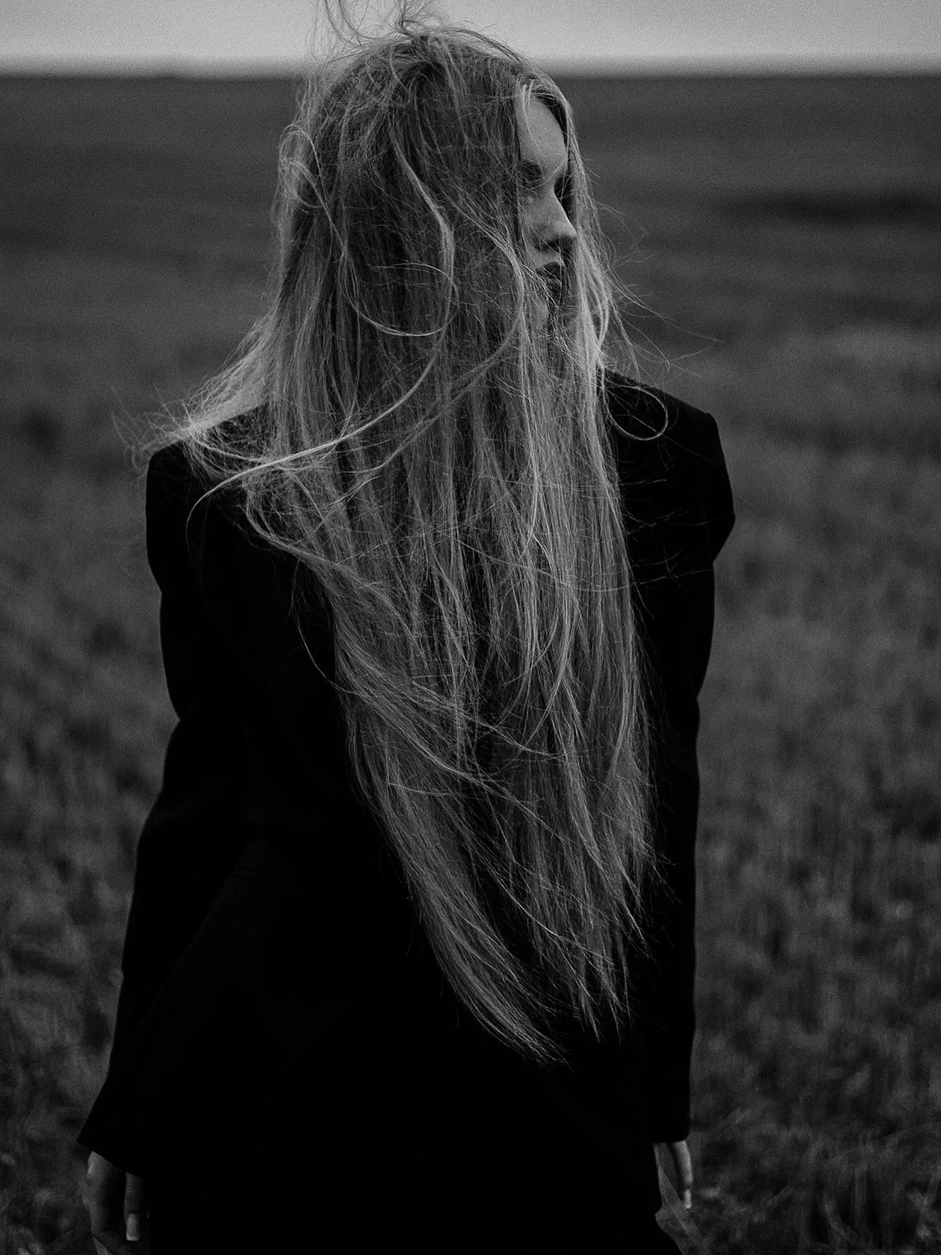 Raw. Simple. Honest.
Shot on Leica M11 &ndash; full manual rangefinder, 50mm Summicron. Nothing more needed.

#LeicaM11 #Summicron50 #LeicaCamera #LeicaM #Rangefinder #BlackAndWhitePhotography #FilmLook #MinimalPortrait #FineArtPhotography #LeicaLove