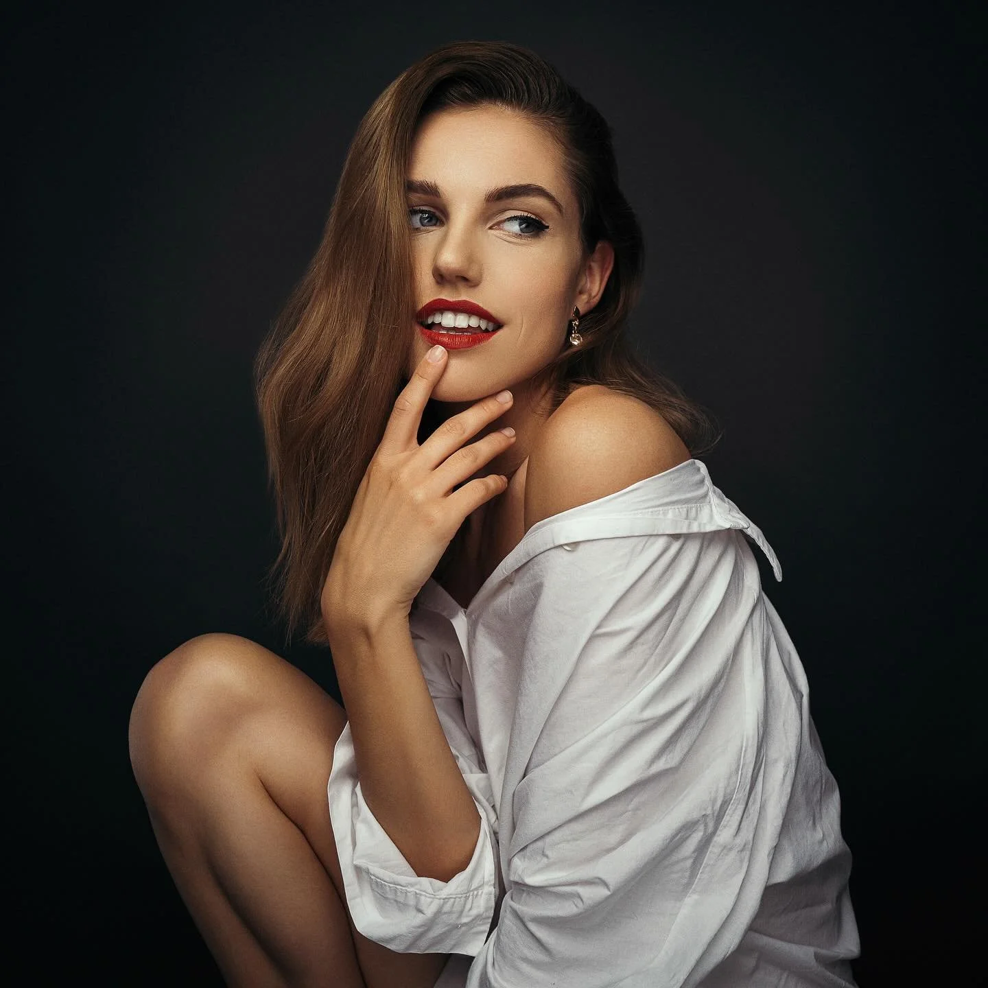 &ldquo;Some women don&rsquo;t need to be discovered &ndash; they just need to be remembered.&rdquo;

First photographed @frederika_kurtulikova back in 2015. This portrait, captured in 2019 with the Leica Q2 and makeup by @patriciakrystynek_mua , remi