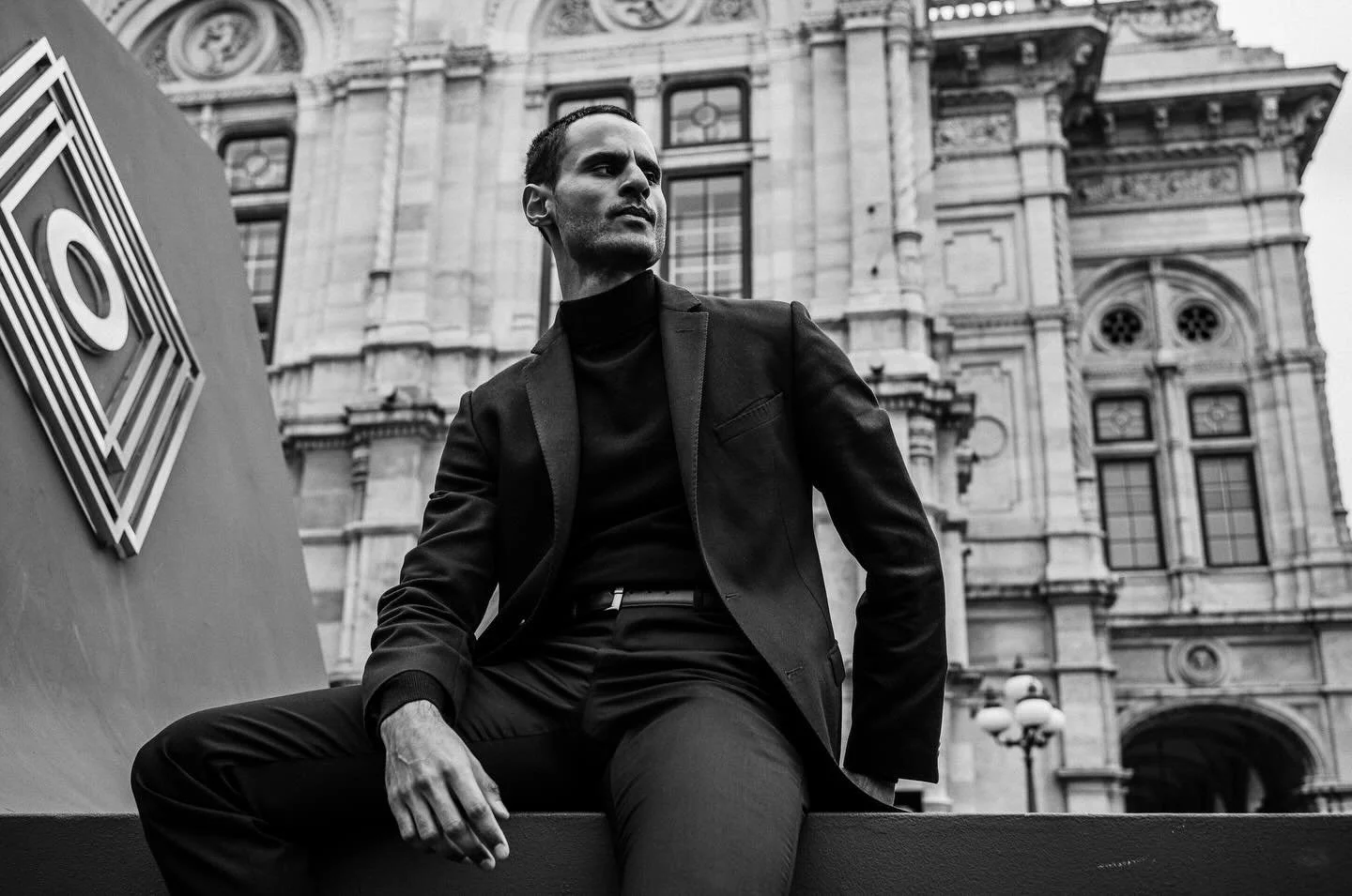 Black suit. Raw light. No excuses.

Testing the new Leica MEV1 paired with the 35mm Summilux f/1.4 and letting instinct do the work.
French model @manubond_model &mdash; calm presence, sharp energy, zero overacting. Just real moments, real tension.

