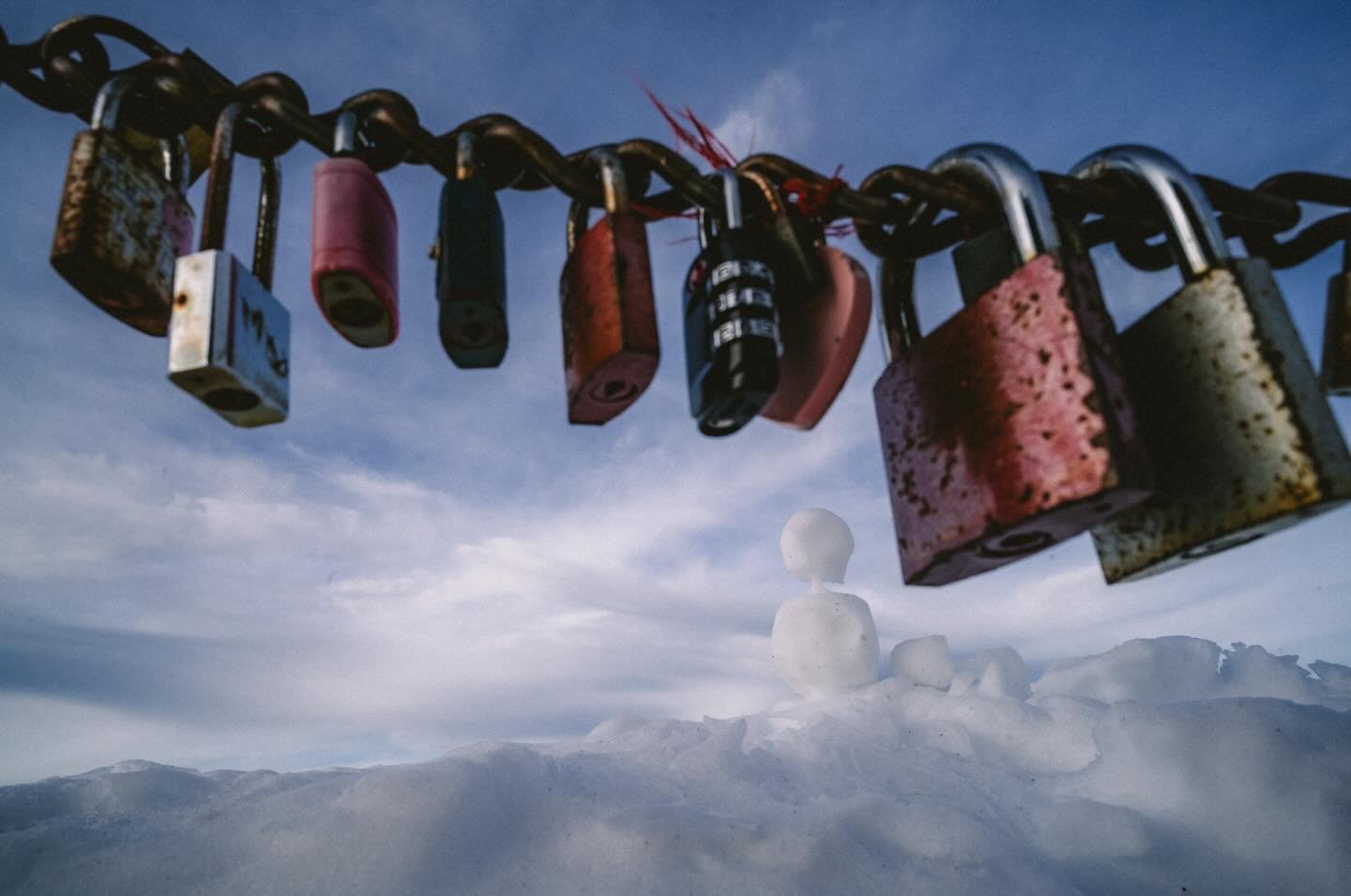 Koniec roka.
Ticho nad mrakmi.
Lomnick&yacute; &scaron;t&iacute;t &ndash; strecha Slovenska.

Niektor&eacute; miesta ťa spomalia samy.
Vzduch je red&scaron;&iacute;, my&scaron;lienky jasnej&scaron;ie
a stlačenie sp&uacute;&scaron;te m&aacute; zmysel 