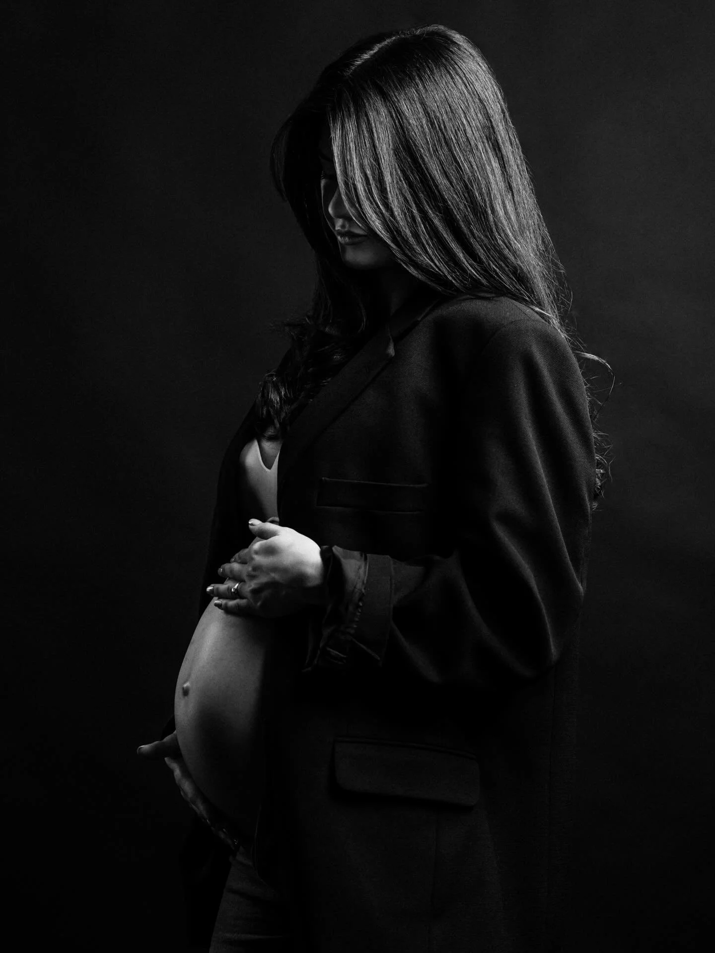 Každ&aacute; žena si zasl&uacute;ži c&iacute;tiť sa kr&aacute;sna.
Aj (a najm&auml;) v tehotenstve.

📸 Pr&eacute;miov&eacute; tehotensk&eacute; portr&eacute;ty
📩 Rezerv&aacute;cie v spr&aacute;ve / link v bio

#tehotenskefotenie
#tehotenskyportrait