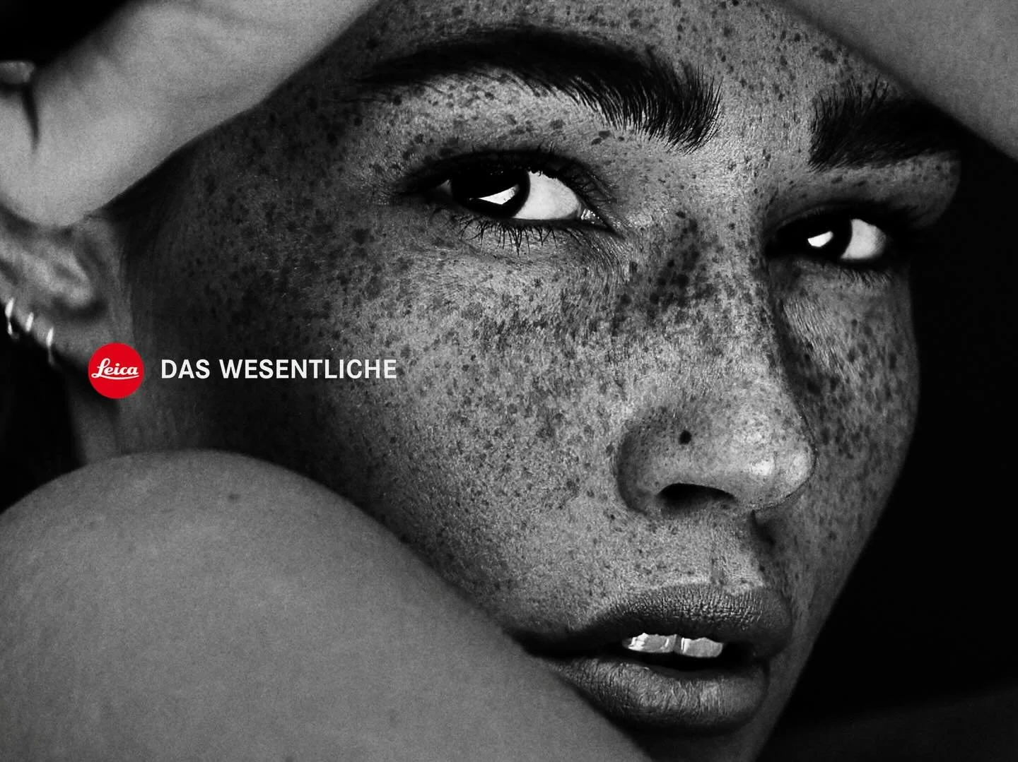 T&aacute;to fotografia patr&iacute; medzi tie najd&ocirc;ležitej&scaron;ie, ak&eacute; som kedy vytvoril.
Nie preto, že ju použ&iacute;vala @leica_camera po celom svete, ale preto, kam až sa dostala.

Vidieť svoju pr&aacute;cu v krabiciach s nov&yacu