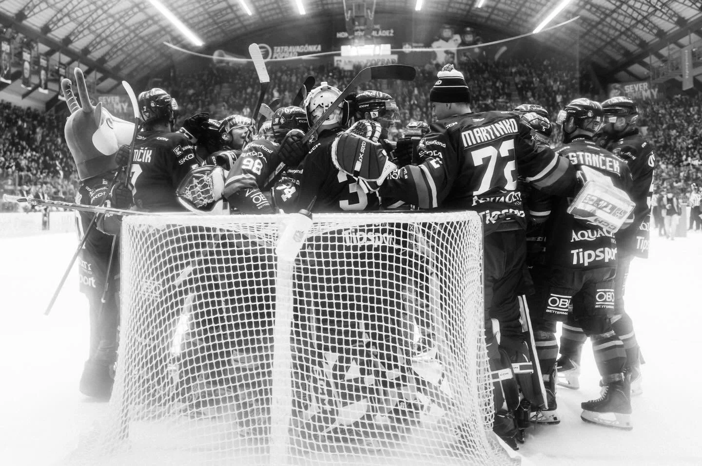 #hkpoprad #hockeylife #icehockey #leicacamera #leicaq3monochrom