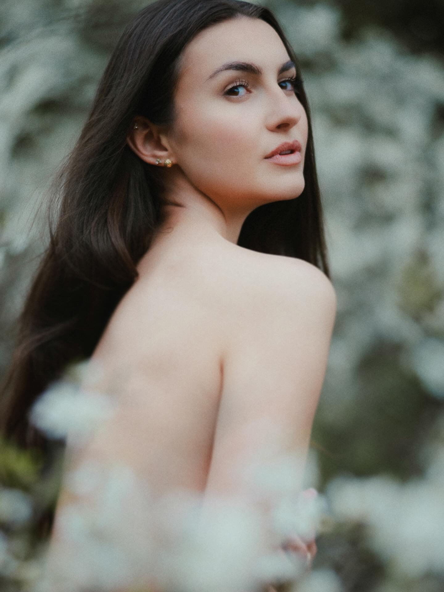 Soft light, blooming silence.
Nothing forced, nothing loud.

Just a moment that exists.

Leica SL2 &bull; f/1.25

#leicacamera #blossom #beauty #spring #slovakia