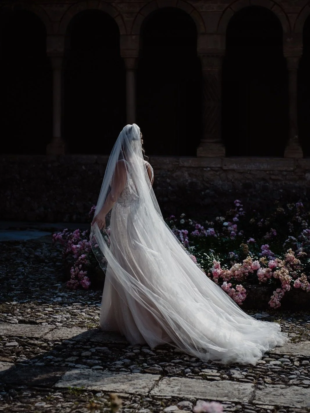 Light, veil &amp; roses 🥀

Soon on our website stories 🤍

Check all the stories at the link in bio 
esedratelier.com

.
.

Design / planning @esedratelier 
Photo @elisadinca_photography 
Flowers @margheritaneifiori 
Stationery @revolutionaryotter 
