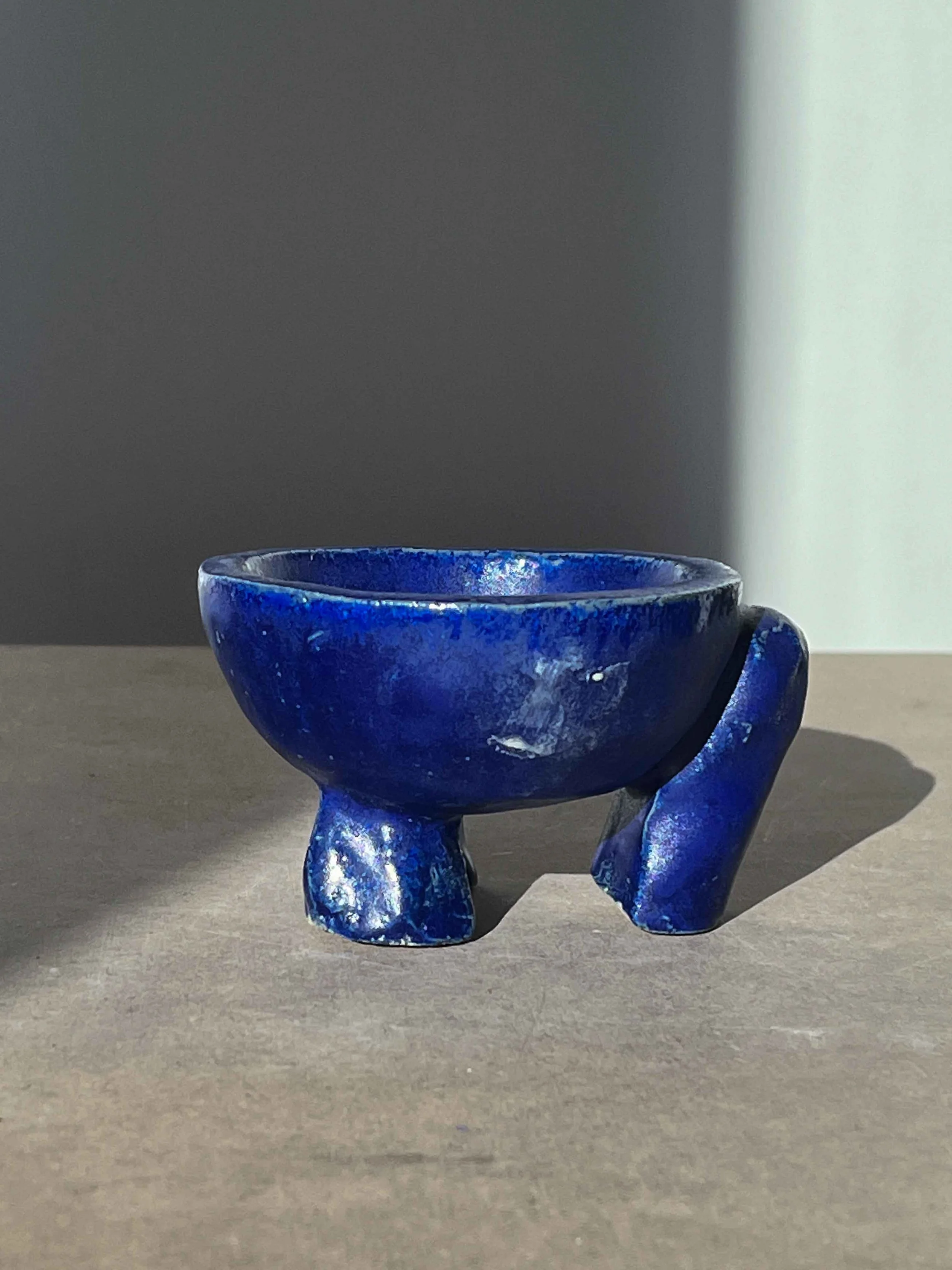 Kleiner Dreibeiner, blau