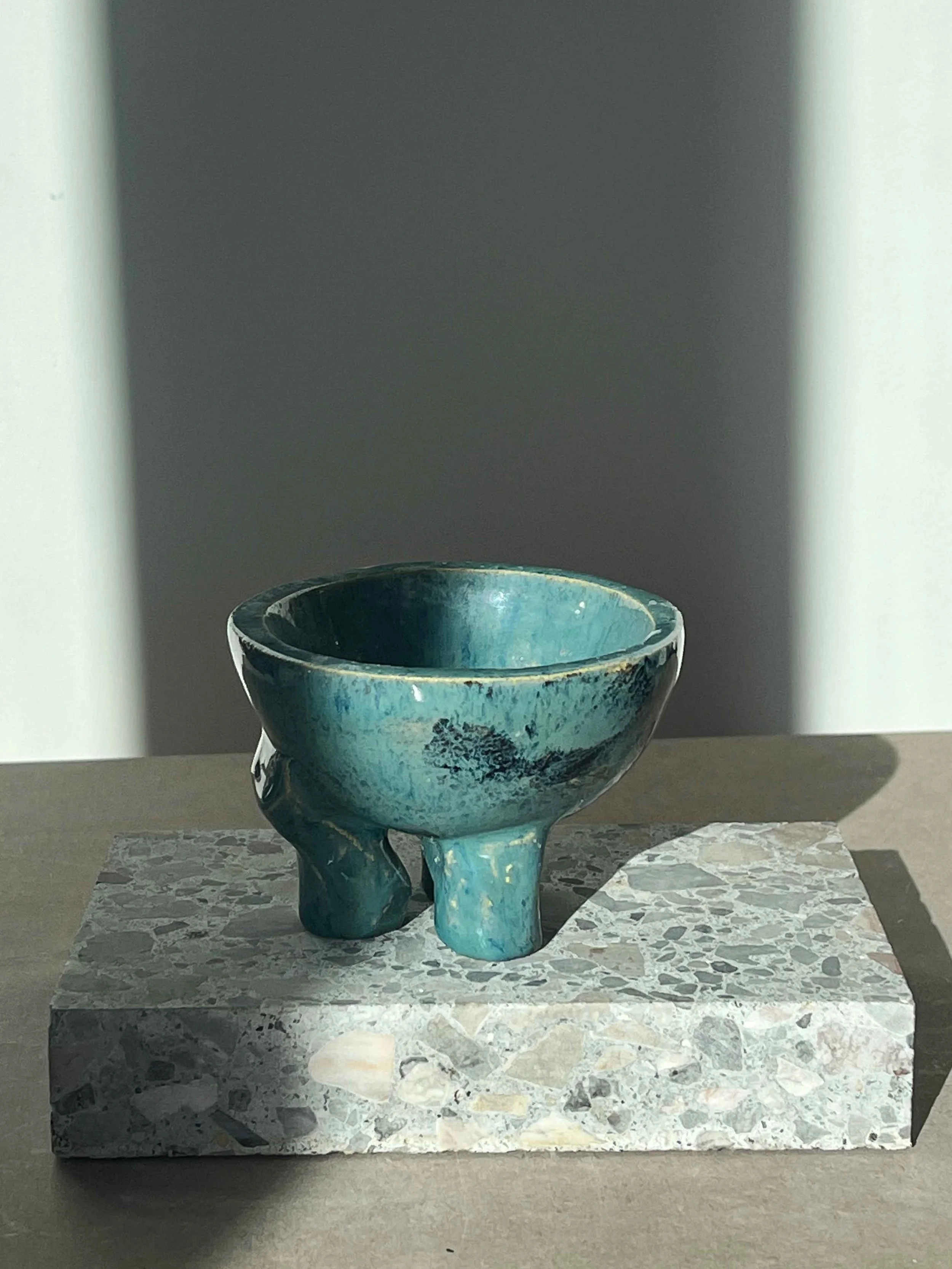 Kleiner Dreibeiner, türkisblau