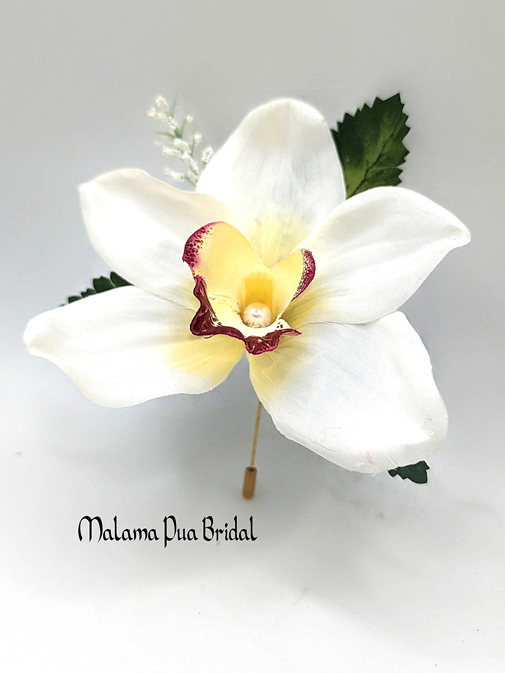white boutonniere.jpg