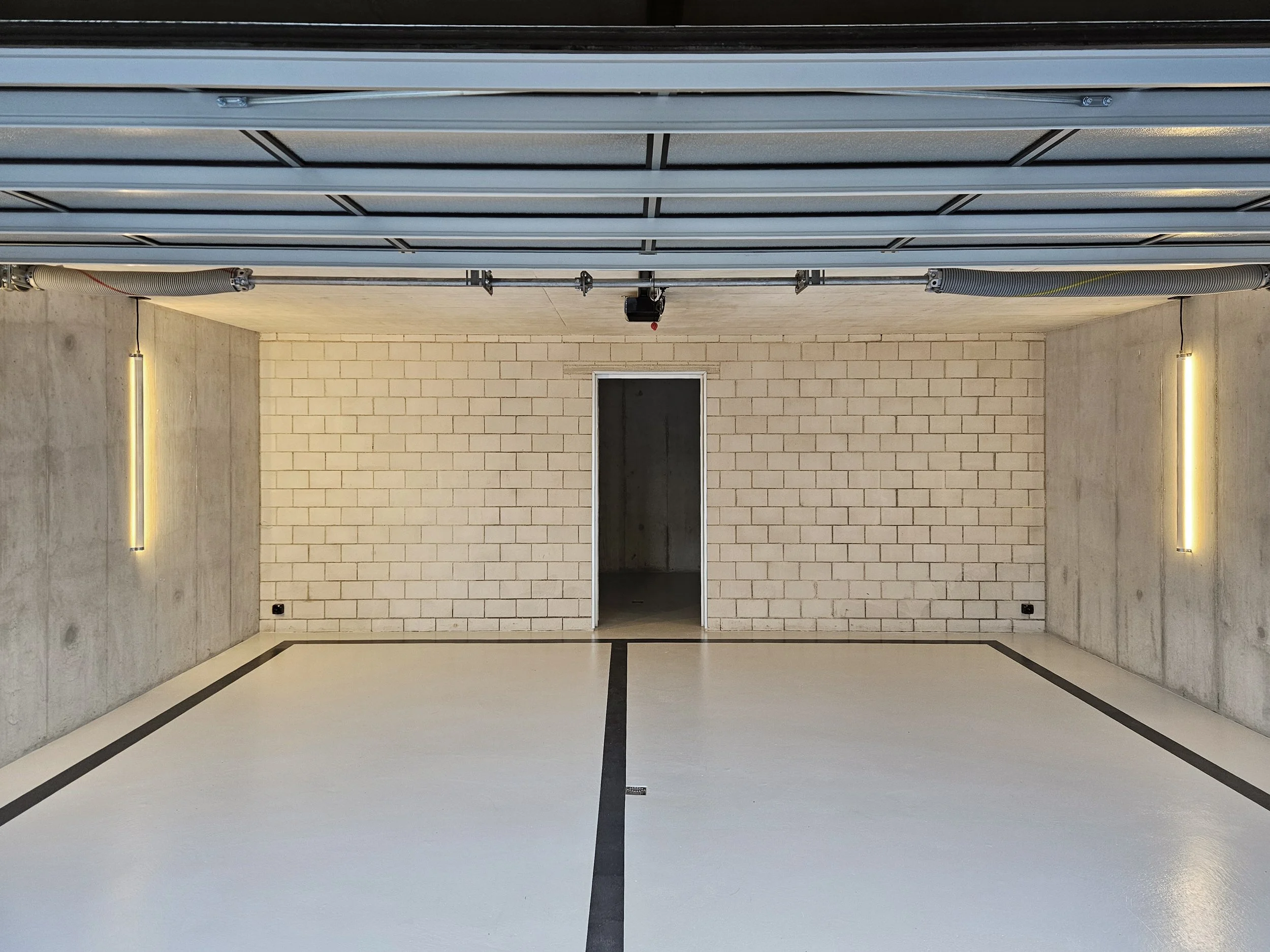 Haus O Thalwil Garage Studio EH.jpg