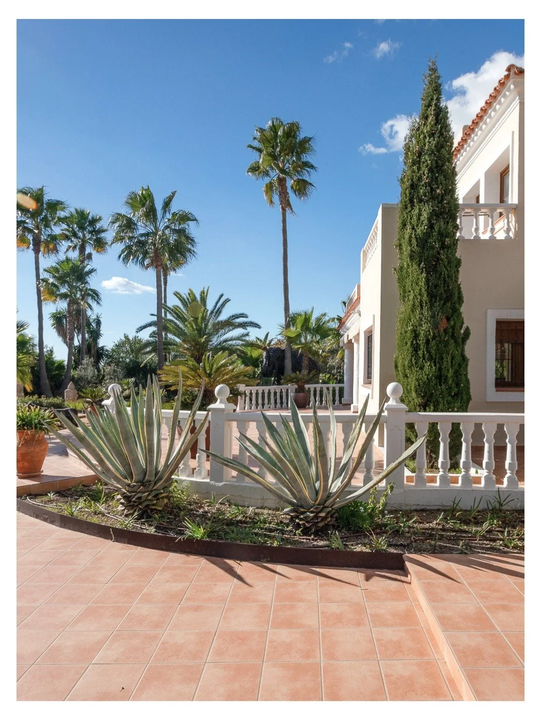 For Sale: Villa Encanto &bull; Sa Carroca ✨

This stunning property combines privacy with exceptional convenience. Surrounded by mature Mediterranean gardens, palm trees and open countryside views, the property enjoys a peaceful setting just minutes 