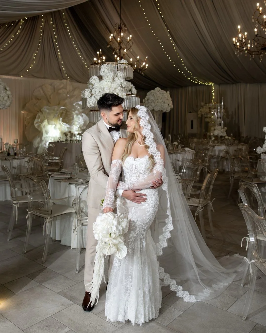 Dominika ❤️ Mateusz

zdjęcia: @magdalenakimak_weddings
miejsce: @mietowewzgorza
film: @mpfilms.pl
dekoracje: @majowelove_dekoracje
DJ: @wodzirejplus
 @trioflawless
@lovesignspl
fryzura: @stylove_wlosy_by_sylwia_
makijaż: @paulinapiegat_paint_me_up
su