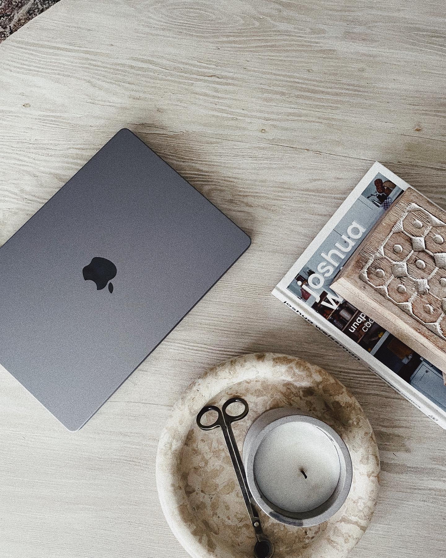 work-from-home life 👏🏻