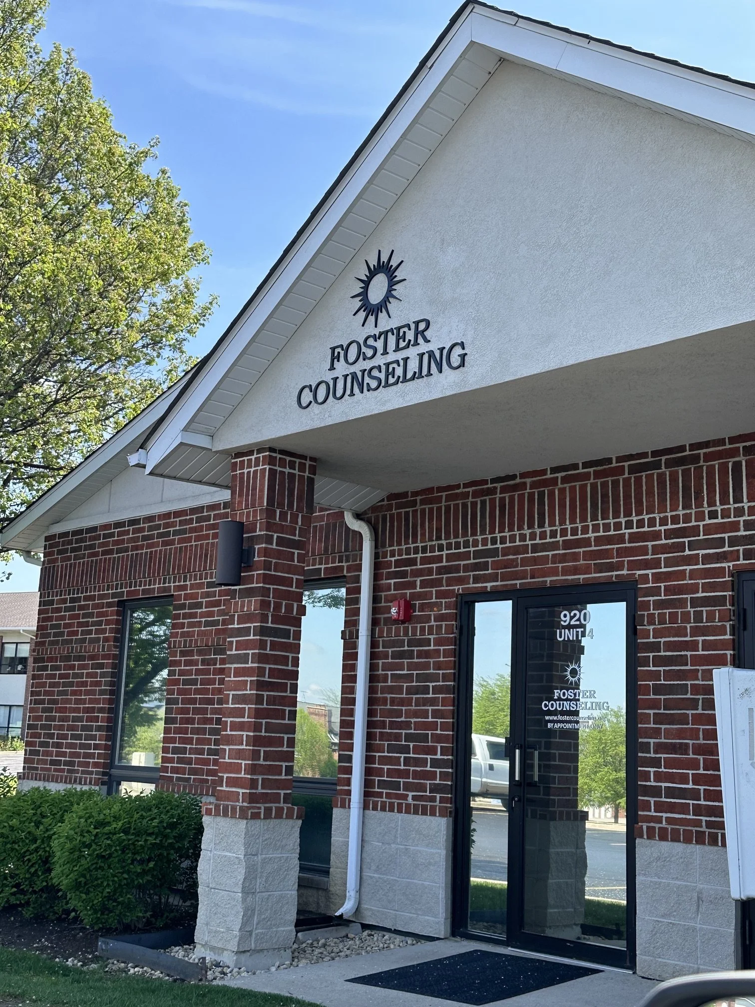Exterior photo of Foster Counseling & Therapy office at 920 E Oak St in Lake in the Hills, Illinois