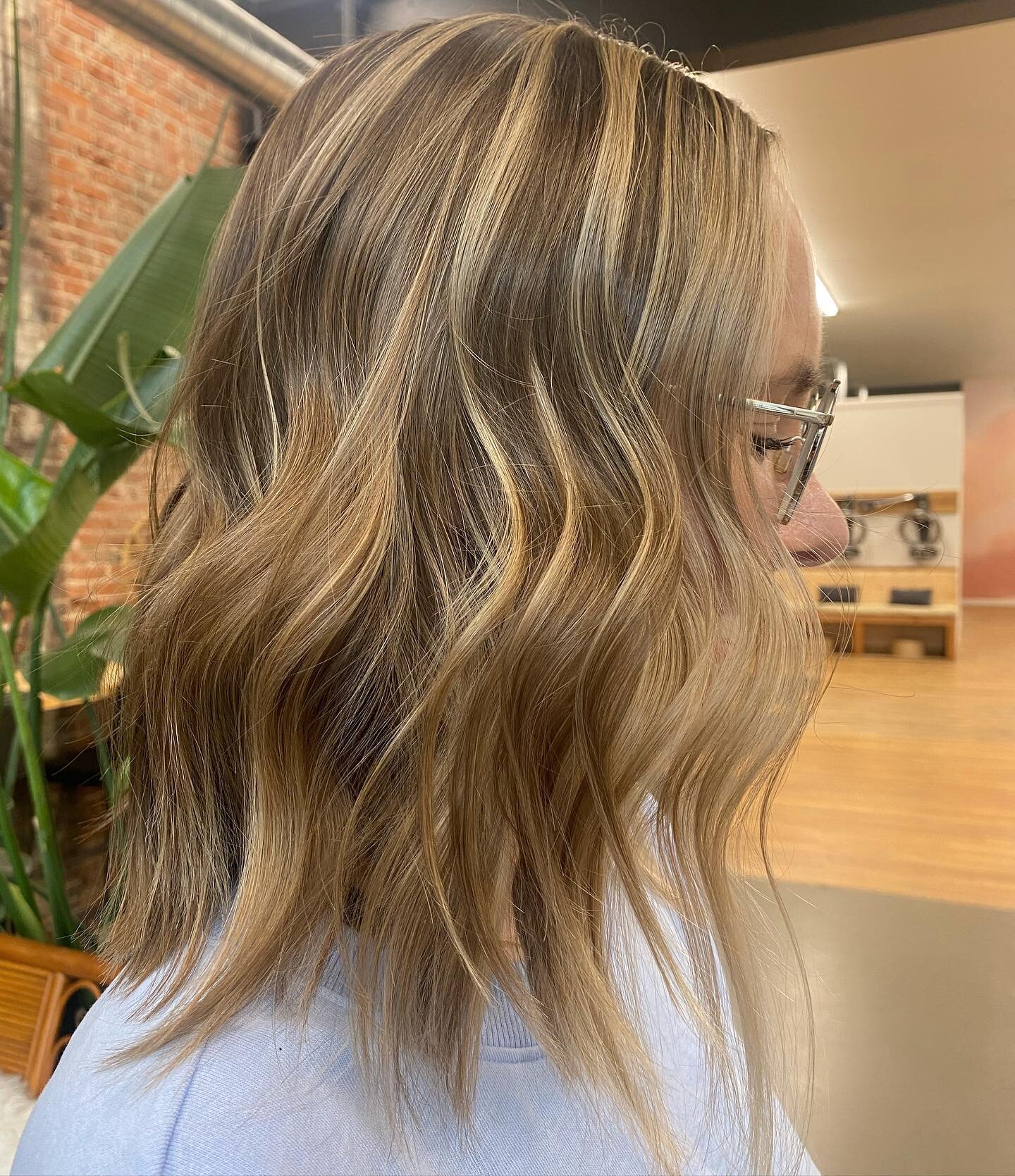Simple never basic 🌞

#pnwhairstylist #pnwhairsalon #pnwhairstylists #pnwhairdresser #washingtonhairstylist #washingtonhairsalon #washingtonhairstylists #washingtonhairdresser #washingtonstatehairstylist #seattlehairstylist #seattlehairsalon #seattl
