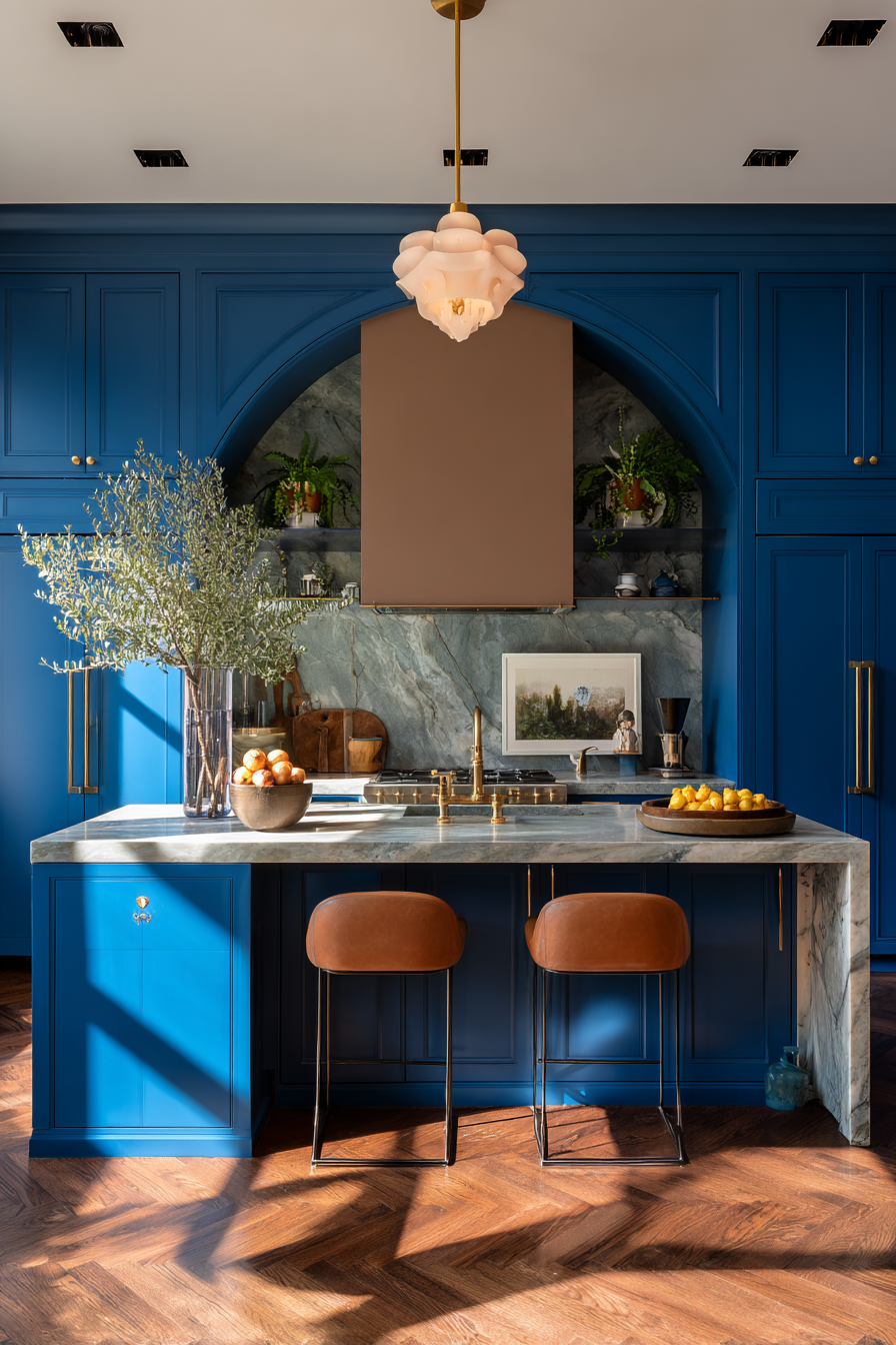 livingbrightinteriors_Stunning_interior_featuring_cobalt_blue_236cbf58-3b94-41e2-8bc3-1a72f1ae28b6_2.png
