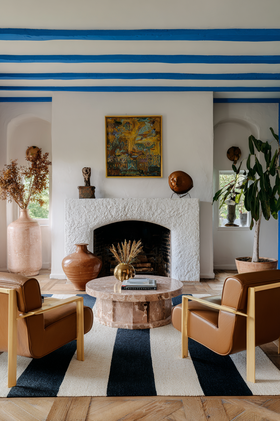 livingbrightinteriors_Stunning_interior_featuring_cobalt_blue_236cbf58-3b94-41e2-8bc3-1a72f1ae28b6_0.png